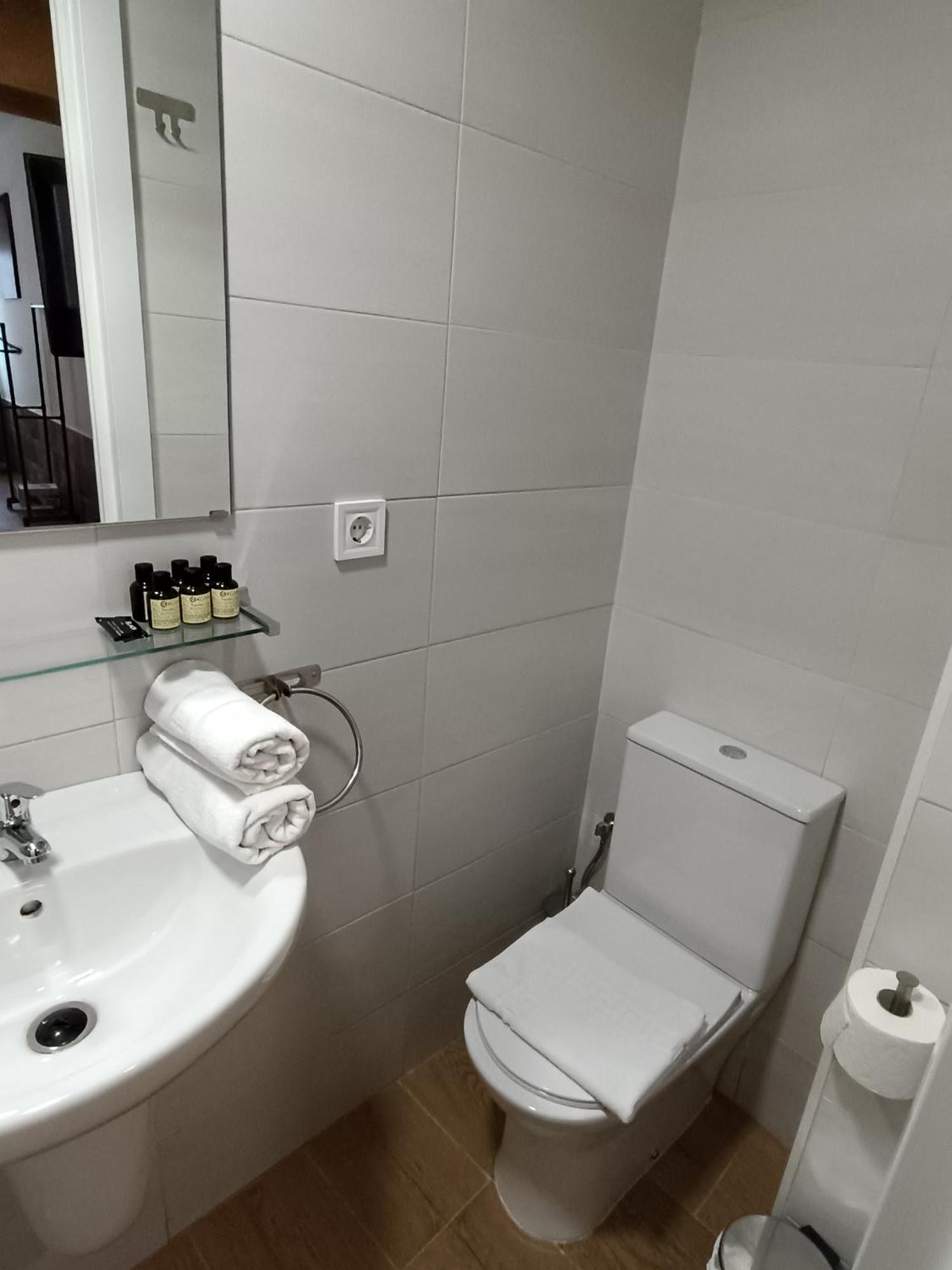 Almona Puente De Barcas - Kainga Homes Sevilla Kültér fotó